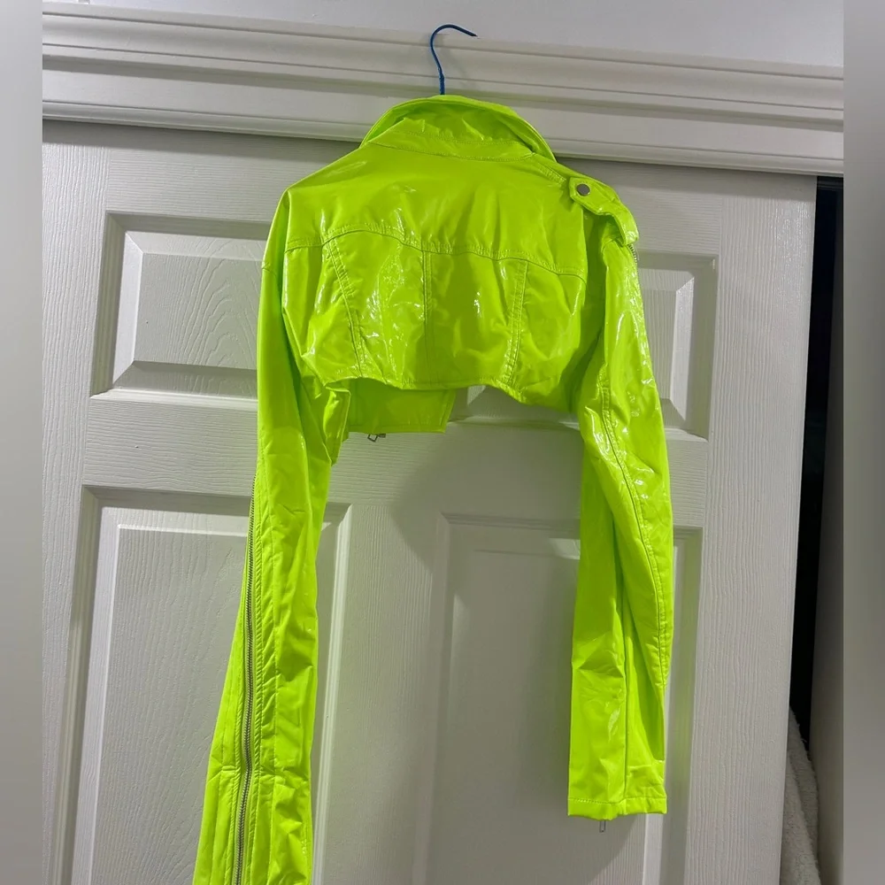 Cropped Jacket - Picture 2 of 4